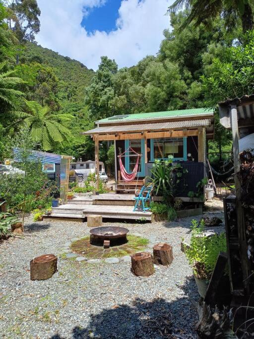 Barrytown Gumboot Paradise Eco Stay מראה חיצוני תמונה