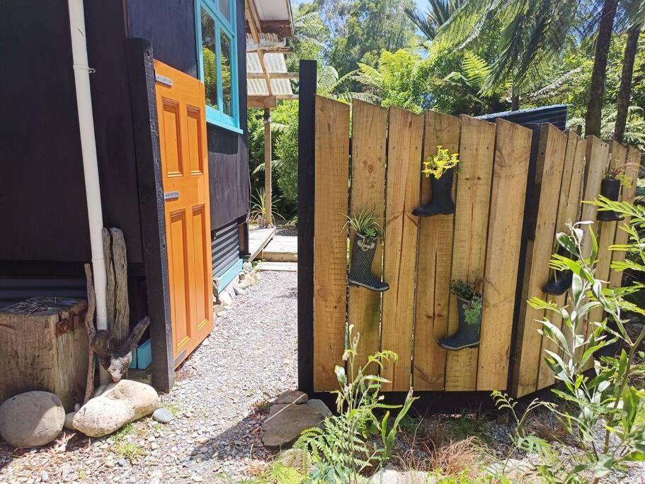 Barrytown Gumboot Paradise Eco Stay מראה חיצוני תמונה