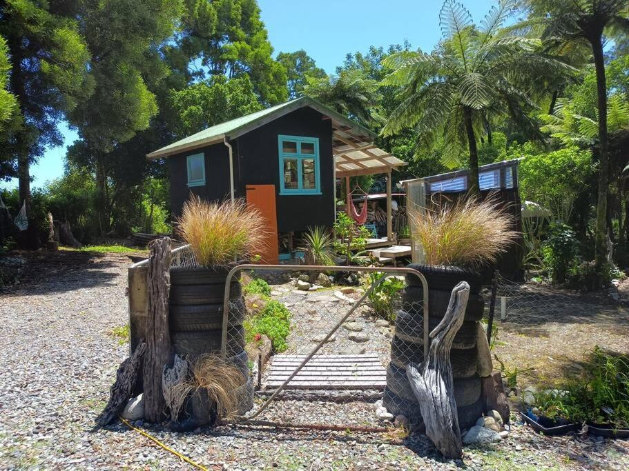Barrytown Gumboot Paradise Eco Stay מראה חיצוני תמונה